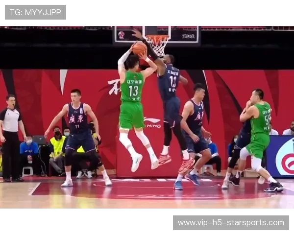 张镇麟凌晨健身房刷屏，全身肌肉炸裂